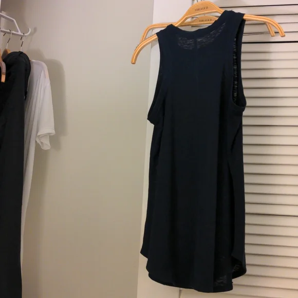 ❓Athleta Breezy Navy Tank - Picture 8 of 9